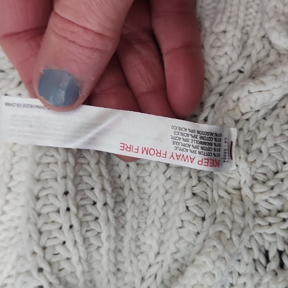 Daily Practise Cable Knit Cardigan Size Medium - Picture 14 of 14